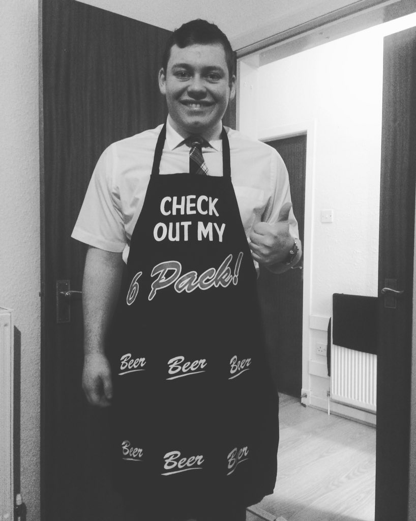 Head shef Josh 👨🏼‍🍳💙🏴󠁧󠁢󠁳󠁣󠁴󠁿English man cooking the haggis, will update on the outcome! #shinty #BurnsNight2018 #deargagusdubh