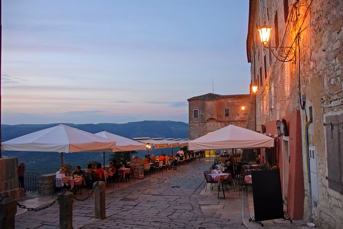 #IstrienPur - die schönsten #Ferienhäuser mit #Pool und sagenhafter #Aussicht rund um #Motovun, #Istrien, #Kroatien, finden Sie hier: istrien-pur.com/region/motovun/
