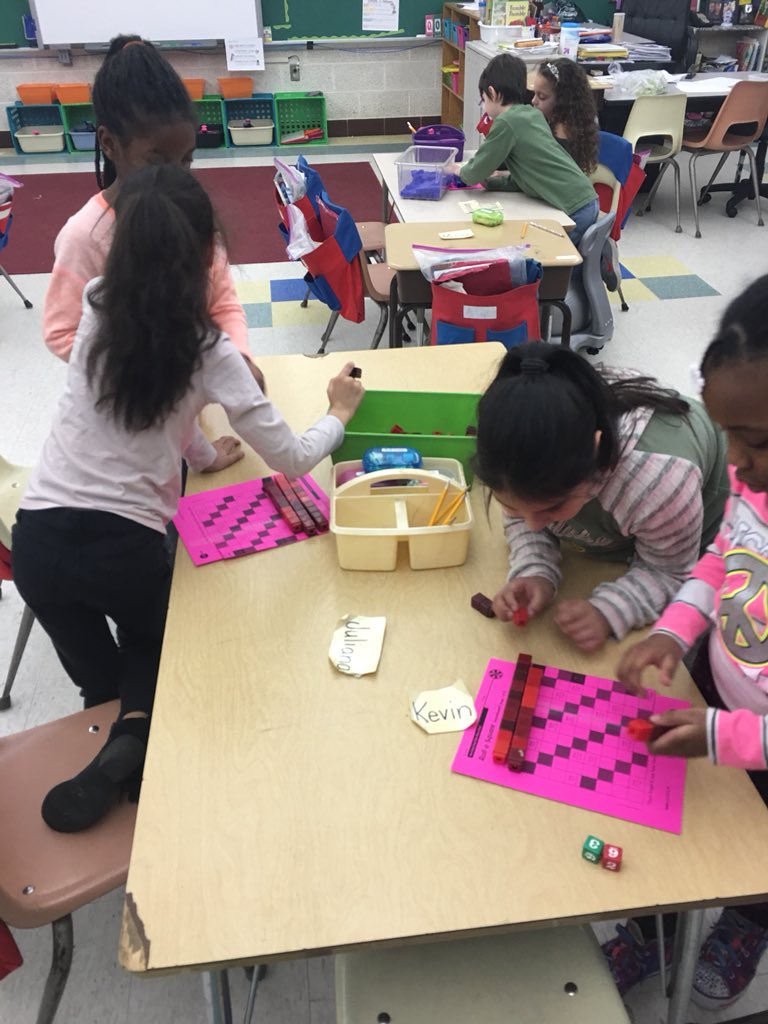 MrsWarmanPLV's tweet photo. Roll a Square in math today!!!  Making our way to 100!  #plvbear https://t.co/6A4APIaEDT