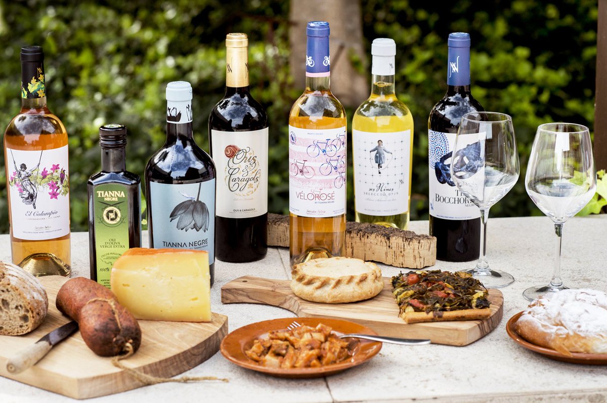 BodegasTunel's tweet photo. Si vols fer un tast de vins i maridatge amb productes mallorquins, vine a visitar-nos. 🍷  Tenim diverses opcions de cates i preus.  

👉 Més info a https://t.co/7J0woZJ0DL https://t.co/0mAIlpfJiz