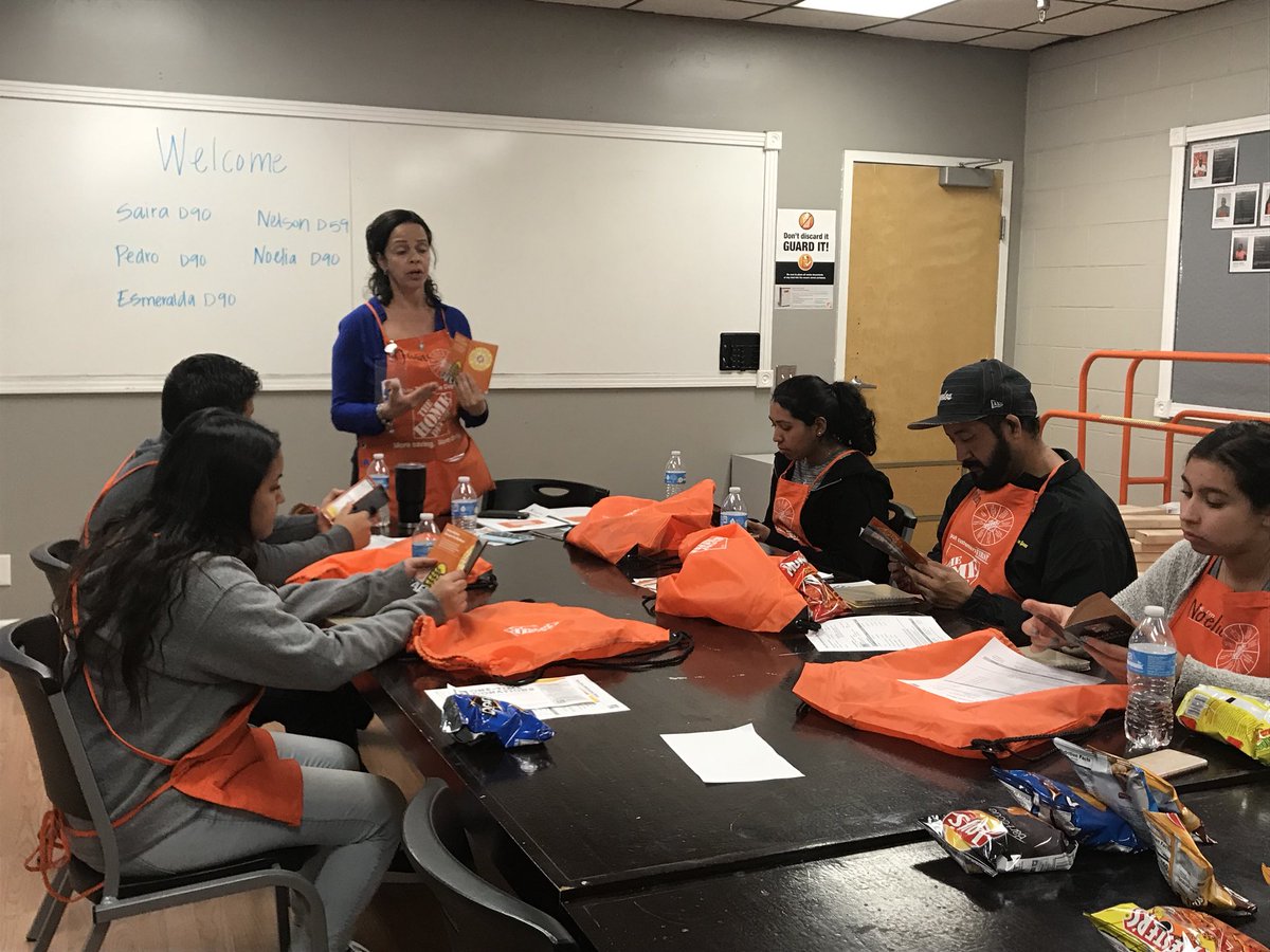 Delaine going over the importance of Safety with the Safety Passport. <a href="/lynch_delaine/">Delaine lynch</a> <a href="/KadeKasner/">Kade</a> @georgegoss12159