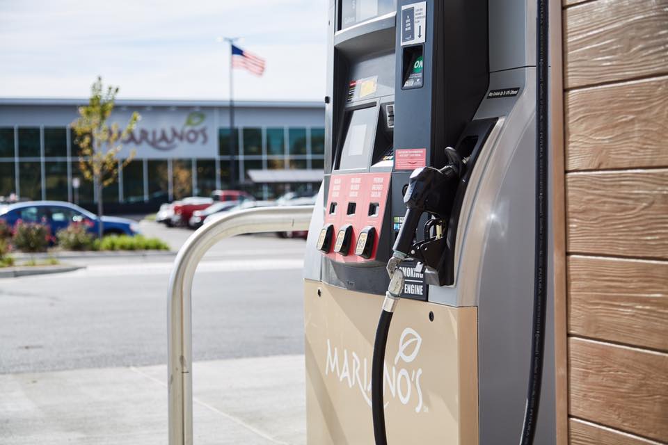 MarianosMarket's tweet photo. For a limited time only, you can save 10¢ per gallon with your Mariano’s Rewards card when you fill up on Thursdays at our Lombard Fuel Center. Limited to 1 vehicle per day, up to 35 gallons. Plus, enjoy 3¢ savings with your card every other day! https://t.co/GIYDQyUi5V