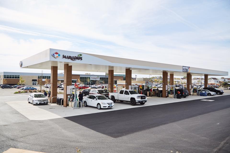 MarianosMarket's tweet photo. For a limited time only, you can save 10¢ per gallon with your Mariano’s Rewards card when you fill up on Thursdays at our Lombard Fuel Center. Limited to 1 vehicle per day, up to 35 gallons. Plus, enjoy 3¢ savings with your card every other day! https://t.co/GIYDQyUi5V