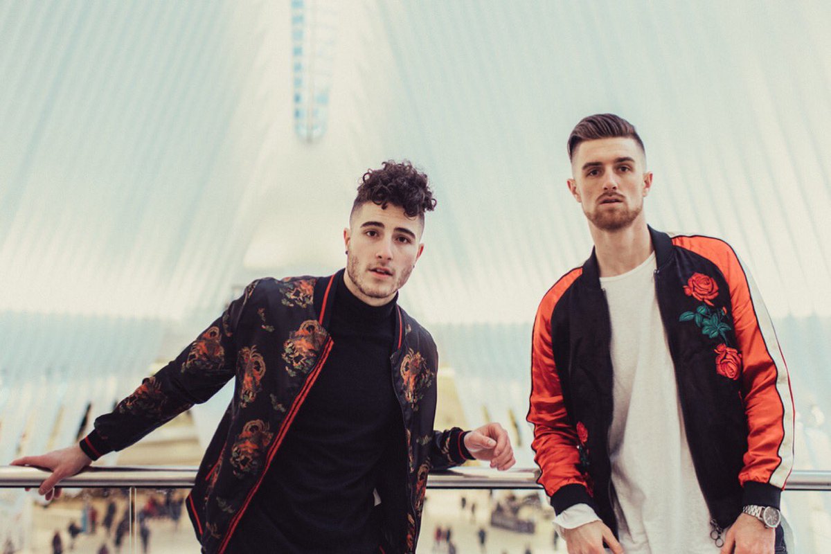 flybymidnight's tweet image. + chillin’ in the future at #theoculus w/ @alexabaunza_ + 📸