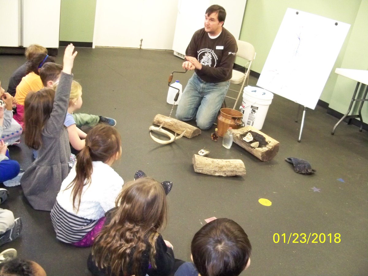 GibbyShane's tweet photo. @SycLandTrust connecting ppl to #nature. This week: #Heth-WashingtonElementary in #HarrisonCo #MontessoriofEvansville #Templeton @MCCSC_EDU #HarmonySchool #Btown and will finish the week @UnionvilleES #maplesyrup #bioaccumulation #EnjoyYourselfEnjoyNature @hccfindiana https://t.co/7Y8FYyq81T