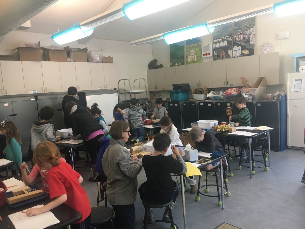 LAFSDMaddux's tweet photo. Science exploration and Inquiry! #springhillproud #becausekids #LAFSD https://t.co/rtrPkf02o1