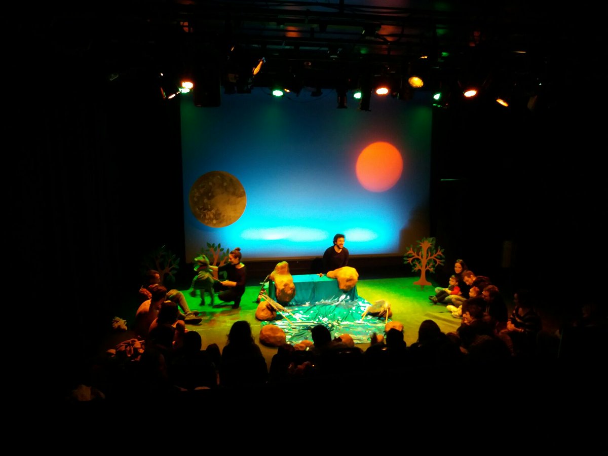 Este finde más aventuras de la rana Nana. ¡No os perdáis esta preciosa historia para bebés!

Sábado a las 11:30h y domingo a las 11:00h en <a href="/TeatrosLuchana/">Teatros Luchana</a>.

proticketing.com/teatrosluchana…

¡Os esperamos!
#UnaRanaEnLaLuna