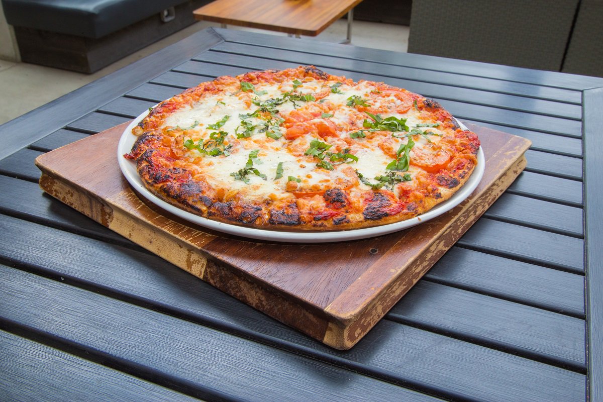 MatchPubLangley's tweet photo. Here's how you make a Classic! Tomato sauce, mozzarella, roma tomato, bocconcini &amp; fresh basil. That's our Hold the Tequila Margherita thin crust #pizza! #MatchPub #FoodPorn https://t.co/ZZ6klNboIj