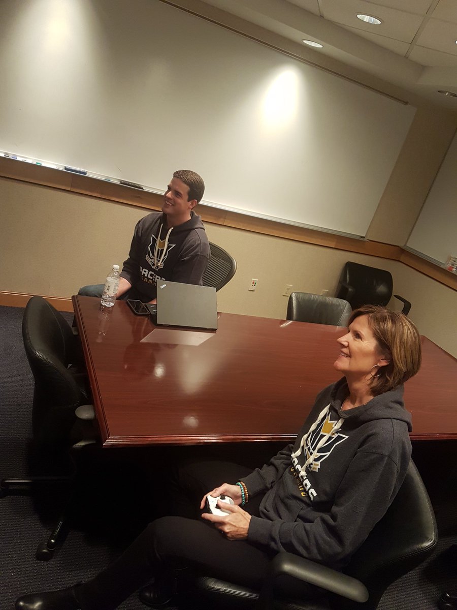 Catchin24's tweet photo. Got schooled at the office a lil bit on the #NBA2KLeague and our team @Pacers_Gaming ๐ Thanks @FeverPrez & @codyparrent for the quick demo ๐๐ฝ๐๐ฝ Who's ready for a lil action? #BestCheerLeaderEver #NoGame #Inspire #Something4Everyone #SOBLESSED https://t.co/E33ZPKjtvv