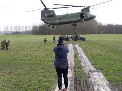Legerhelikopter landt voor oefening op Winssense camping dlvr.it/QCm902 #nieuws #DG