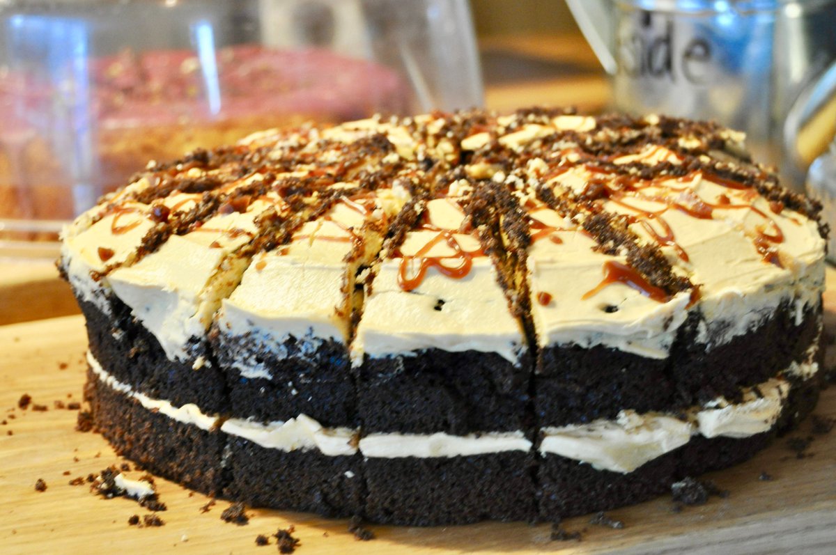 watersedgedine's tweet photo. You can still treat yourself like its Christmas with delicious fresh cakes at Water's Edge, yummy with a hot cup of fresh coffee

#cake #chocolate #yummy #foodenvy #buttercream #surrey #woking #surreylife #surreymum #lunchtime #sbs #surreychat https://t.co/YJeiS8HZj4