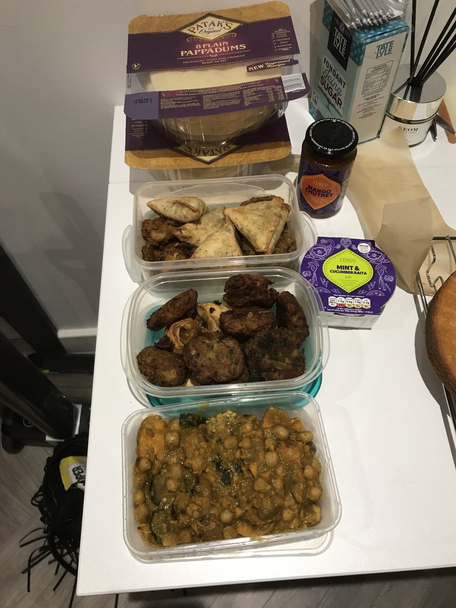 saturmaths's tweet photo. Can’t wait for the theme of this weeks lunch club.. Indian food come at me. #gindian https://t.co/ucymN5nI42