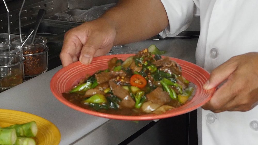 ChessFun's tweet image. Rard Nah Thai Noodle Dish -- Food of Thailand. Watch video: dld.bz/gvE5r