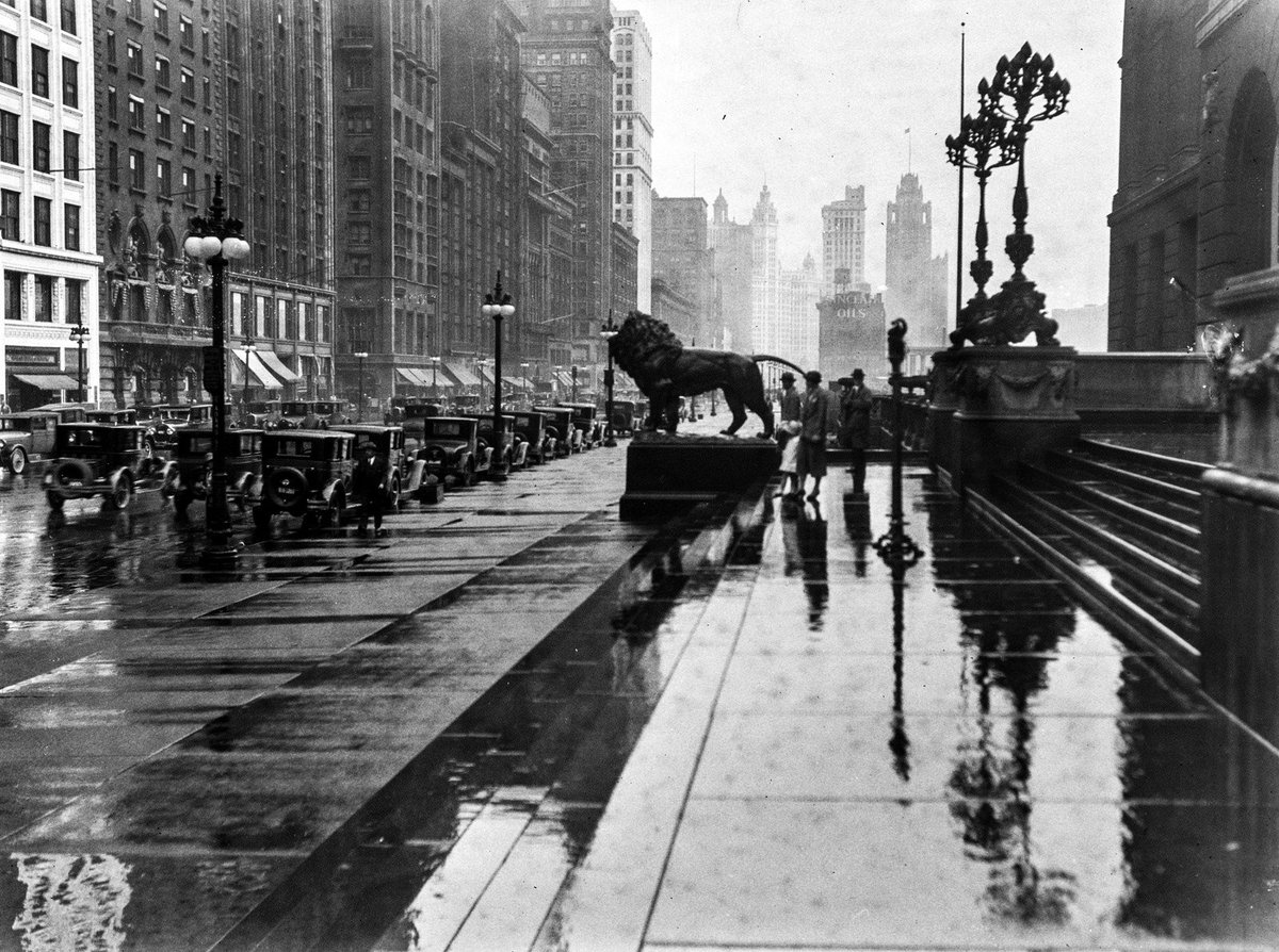artinstitutechi's tweet photo. #TBT Established in 1926 outside the Art Institute, Route 66 brought American travelers directly to the museum’s front door. In that same year, Seurat’s "La Grande Jatte” entered the museum’s collection. #ChicagoMuseumWeek https://t.co/SP1kKz2QM6