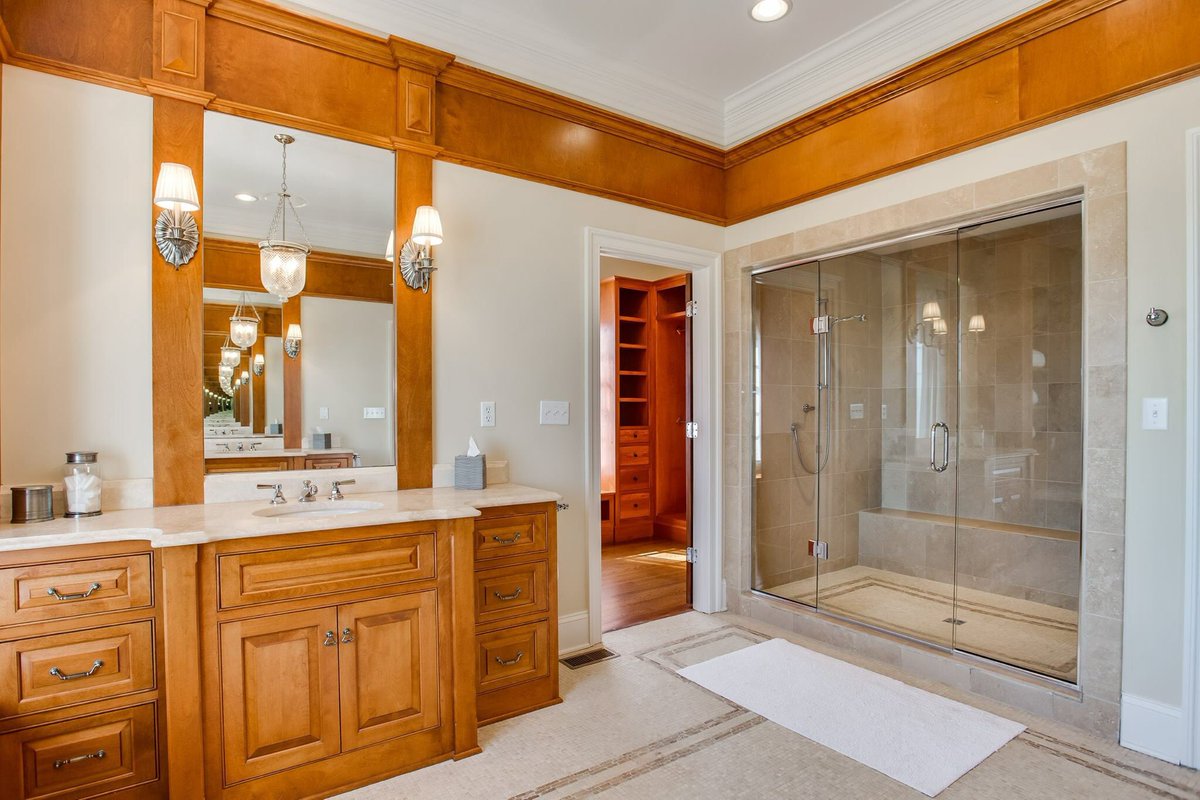 TurkeyRunCville's tweet photo. How stunning is this master bathroom in Aventador? https://t.co/qeXWMG4sQE