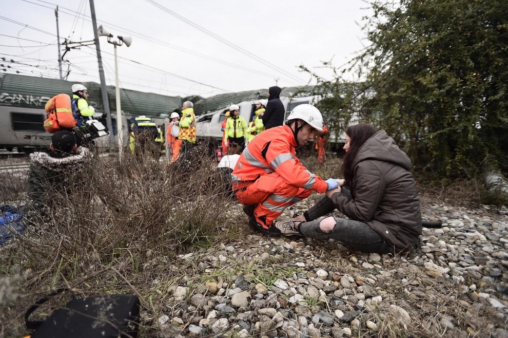 Anpasnazionale's tweet photo. Incidente ferroviario a Milano: sessanta i soccorritori Anpas che hanno portato soccorso in coordinamento con il sistema di emergenza.
La vicinanza di tutta #Anaps ai familiari delle vittime
https://t.co/5WCAZ3H7bu https://t.co/ZY6JPeG0H3