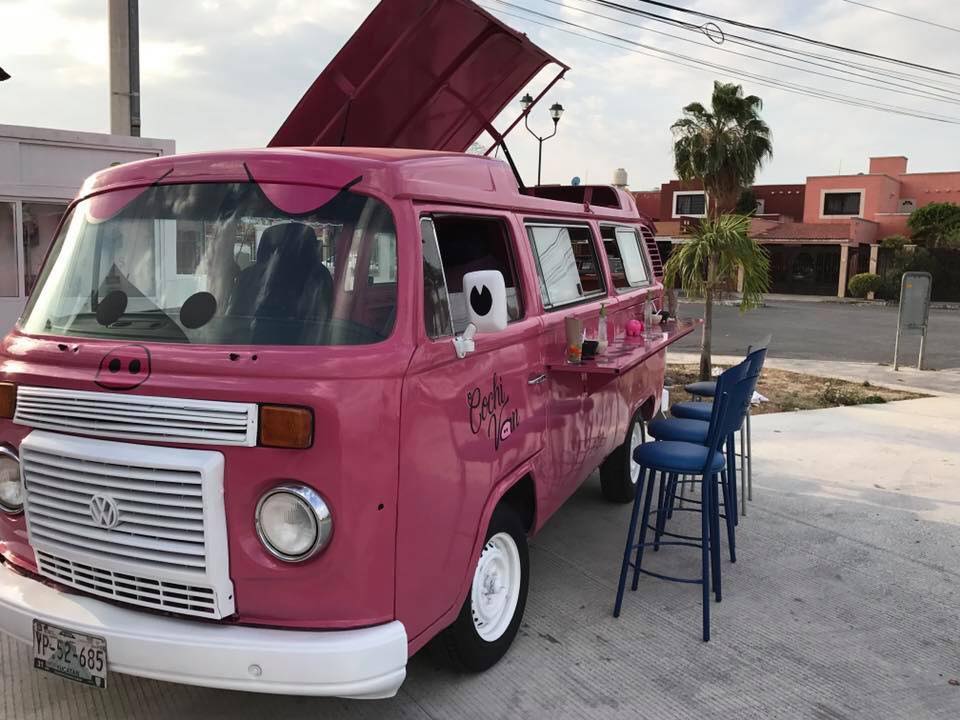 ExpoBodaVIP's tweet photo. Cochi Van servicio de Tortas y/o Tacos de Cochinita y Lechón para los sobrevivientes de las bodas. presentes en Expo Boda VIP este 14 y 15 de abril en #ccsigloxxi ¡no faltes! #expobodavip #ccsiglo21 https://t.co/8LBe7uTGtG