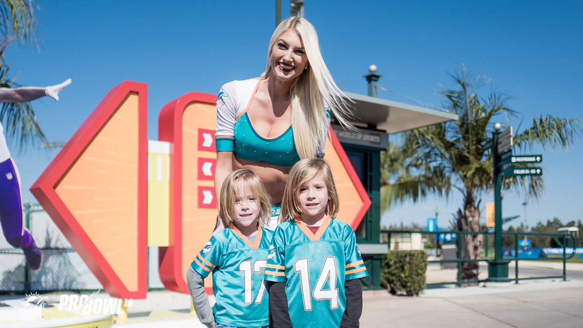 .<a href="/MDC_Allison/">Allison</a> found a few fans at #ProBowl practice!