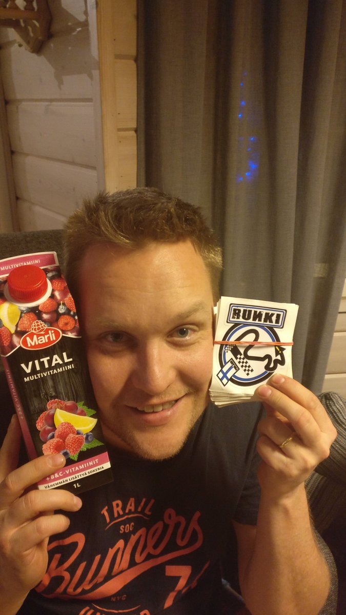RunkiRy's tweet photo. Nyt ollaan valmiina. Juho korjas nuotteja 5min ja nyt redi huomiseen starttiin! #arcticrally https://t.co/3SF37rfZWj