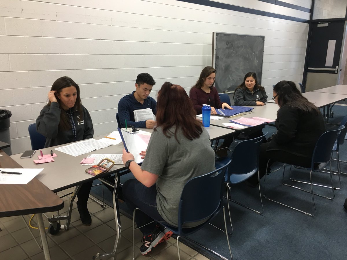 LPLancers's tweet photo. Thanks to @lphstuco for organizing a successful Blood Drive today with Heartland Blood Centers @DON8BLD. Shout out to Lancer students &amp; staff who donated! https://t.co/9lPemSC7rX