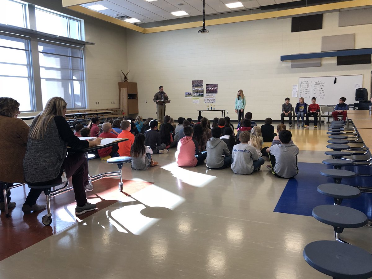 jakobclass's tweet photo. Spelling Bee time! #WeAreGIPS #gishoemaker https://t.co/NXHq9p5dmS