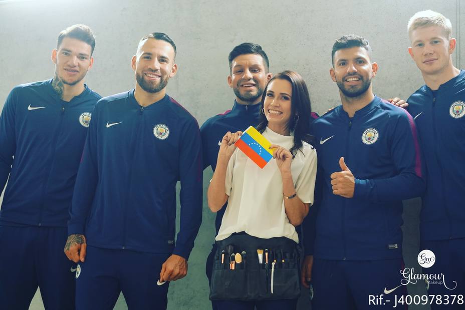 La venezolana Marihen Gimenez, directora y fundadora de la empresa Glamour Make-up, fue seleccionada para una campaña comercial llamada "En tus zapatos", donde enseñó sus habilidades a los jugadores del Manchester City https://t.co/9dk8XsbPkF https://t.co/uHnbgXXNvv