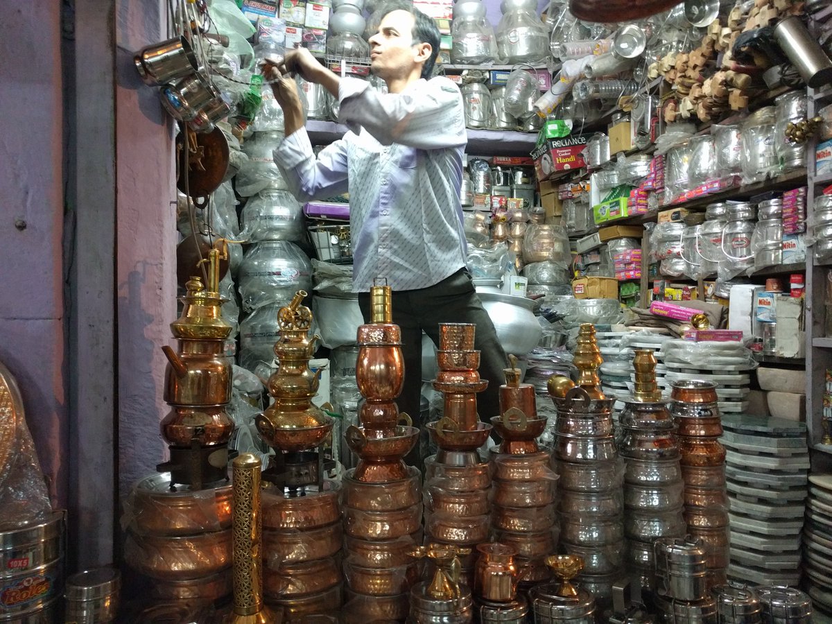 billietravels's tweet photo. @wendyperrin I loved the market in Jodhpur—it's a giant daily flea market that radiates out from the central clock tower in spokes. Shoes, bags, jewelry, kitchenware, spices, soap, clothes. And the best part is that this is where neighborhood locals shop too. #WOWLocalSecrets #WOWWeek https://t.co/E2hIh0fkSB