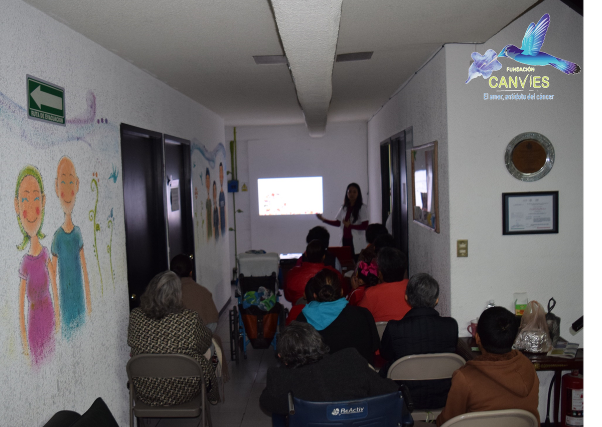 Fund_CANVIES's tweet photo. La primera actividad saludable del año :) La plática de orientación nutricioa impartida por integrantes de la Universidad Autónoma de Durango, dirigida a pacientes con cáncer (adultos jóvenes) #vidasaludable
#elamorantidotodelcancer https://t.co/mmLLc5VTF3