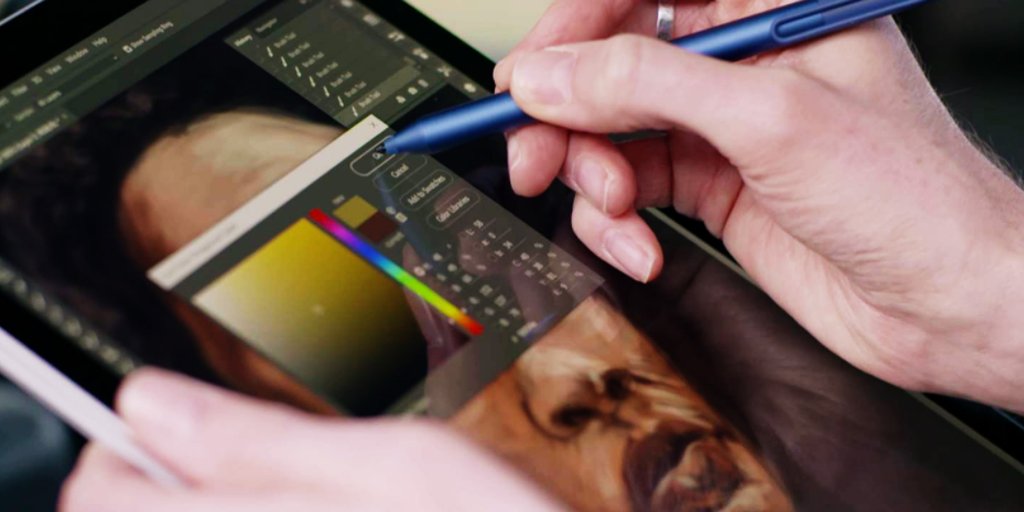 "#Surface Pen is the tool which connects you directly to your piece of #artwork." - @rozhall, Digital Artist#CreatedOnSurface #SurfaceArt🎬 Watch the video: https://www.microsoft.com/en-gb/athome/close-ups/roz-hall-digital-artist/