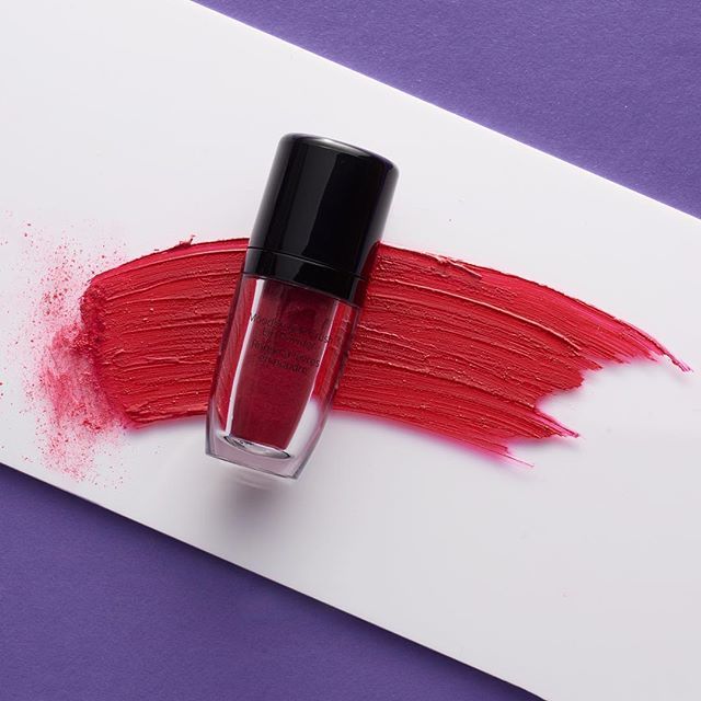 Younique_Corp's tweet photo. When in doubt, wear red lipstick. #MOODSTRUCKCRUSH powder lipstick in Curvaceous is confidence-boosting color you need in your collection. Grab Curvaceous and our other two powder lipstick colors — Casual and Captivating — in this month’s Customer Kudos … https://t.co/UDVp0SPXmO https://t.co/zDmKXZDlmM