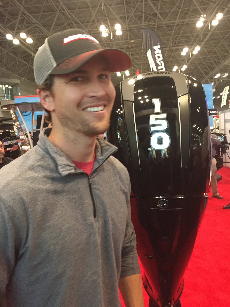 Mike Puma on X: Jacob deGrom showing off the short hair at the New York  Boat Show.  / X