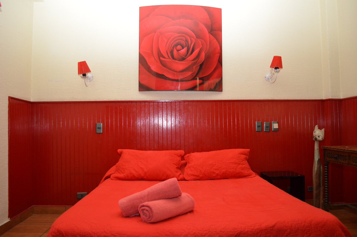 HotelStVictoria's tweet photo. Rojo pasión!!! Esa emoción que nos motiva a seguir ofreciendote la más cordial y amable atención durante su estancia en nuestros hoteles, tanto con nosotros como en @vertigo_hotel. Ven y sorprendete con nuestras promociones
#chile #metrosantaisabel #swingerslifestyle https://t.co/OVrLLOSiAZ