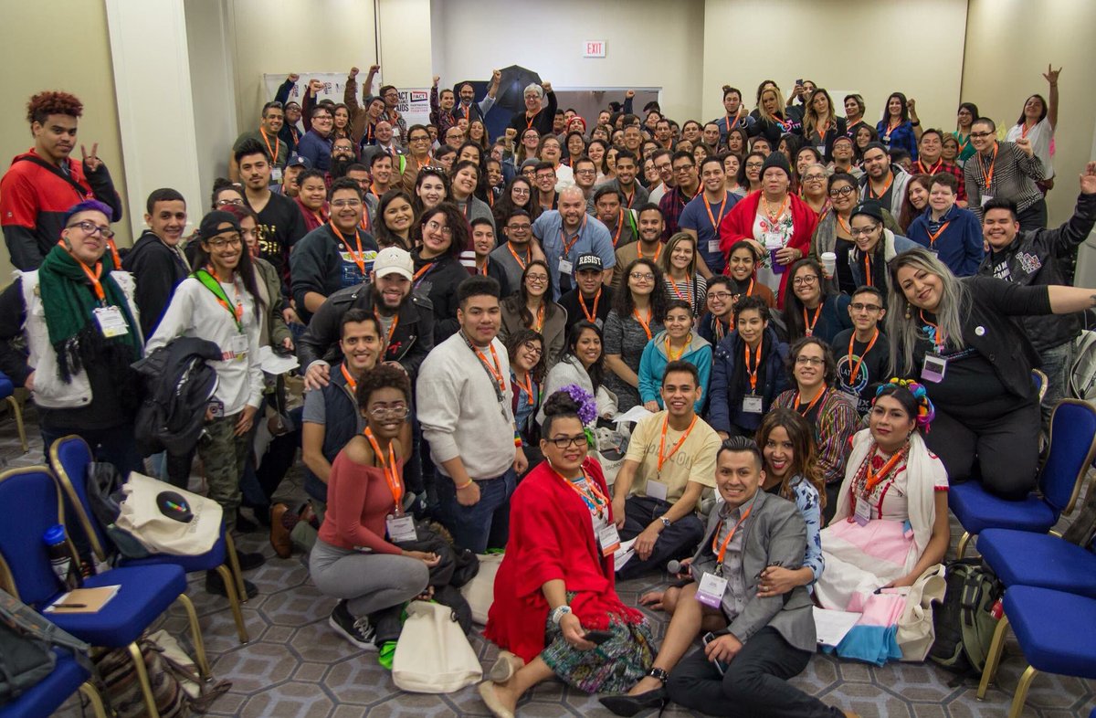 See if you can find Ian & Eduardo among all the amazing folks who were at the @unionfuerzalgbt #LatinxInstitute!
-
A ver si puedes encontrar a Ian y a Eduardo entre tanta gente increíble que participó en el #InstitutoLatinx de @unionfuerzalgbt para el 2do día de #CreandoCambio!