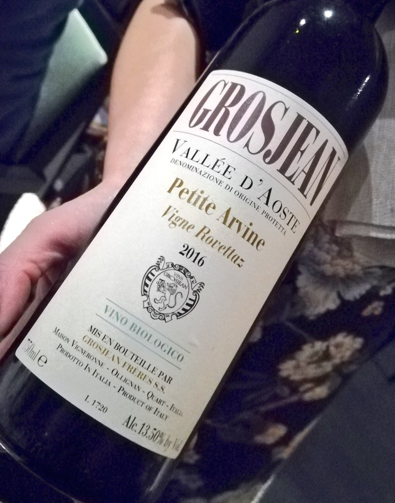 Marco_K18's tweet photo. #formaggiando @DanielCanzian
Prima la passione del Riserva JRE 4 @BerlucchiWine 2008 e poi i profumi del #PetitArvine 2016 @Grosjean
#cena #cibo #food #vino https://t.co/PqP9tzs8au