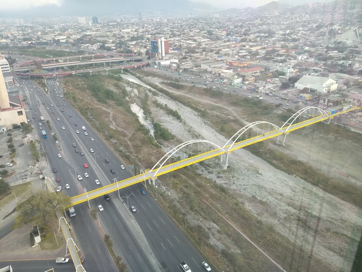 yosoylizz's tweet photo. Desde mi bello #Monterrey 💜 #PabellonM #Piso24 https://t.co/9NJVvN175o
