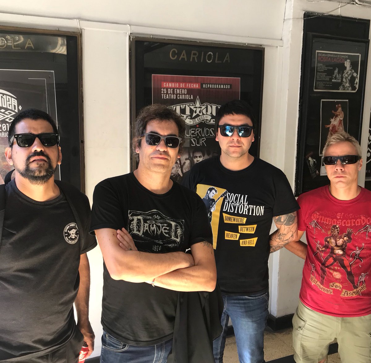 attaque77ok's tweet photo. Ya estamos en CHILE! Aquí con nuestros amigos de Durango 95! Esta noche Teatro Cariola desde las 20hs se venderán tickets en la boletería $20,000.- Horarios: 20hs puerta. 21hs Kuervos del Sur. 22:15hs Attaque 77 https://t.co/zVVDsvknAm