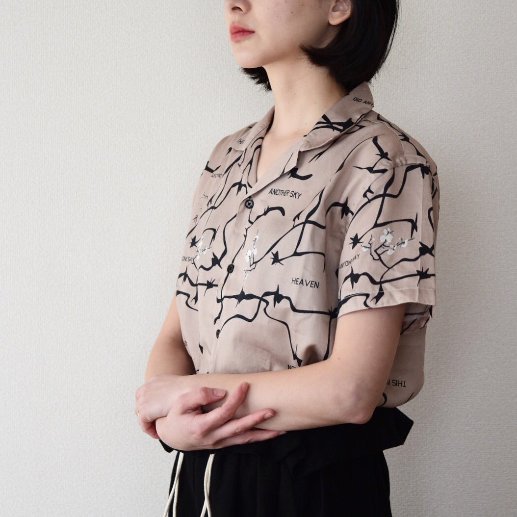 CHIGOtko's tweet photo. WOLF&amp;RITA BRUNO shirts 女性が着用してもシックで素敵です！HENRIQUE PANTSと合わせても、デニムとも相性良し👌
それにしても腕が寒そうだ…❄︎❄︎
https://t.co/ETZ4eGzzB2 https://t.co/5fT5uH3qBj