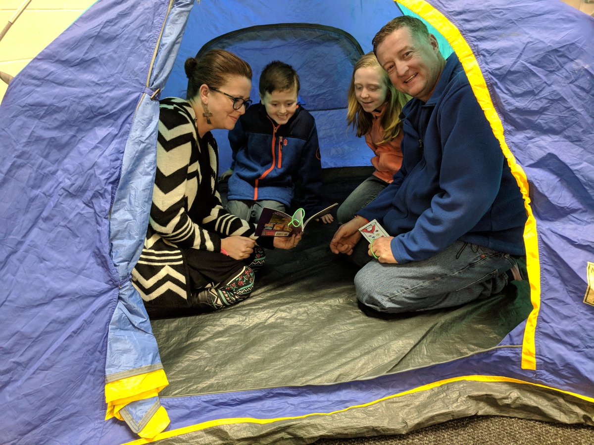 buchelem's tweet photo. Family photos @buchelem during #BEmath&readingnight #wearebranson https://t.co/dEI9wh0QQf