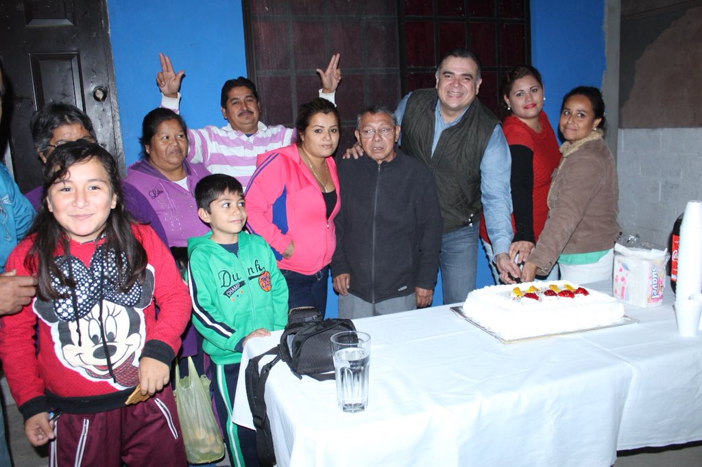 LaloTampico's tweet photo. Festejando a los Cumpleañeros del mes de Enero con mis amigos de la Col Lopez Portillo #HagamosloPorTampico #JaiboDeCorazon https://t.co/3VLKzcXJbK