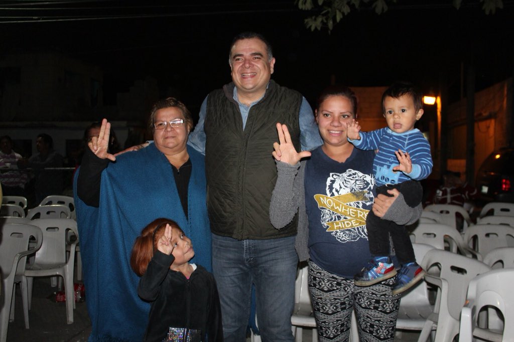 LaloTampico's tweet photo. Festejando a los Cumpleañeros del mes de Enero con mis amigos de la Col Lopez Portillo #HagamosloPorTampico #JaiboDeCorazon https://t.co/3VLKzcXJbK