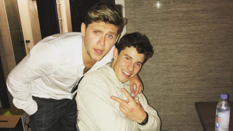 nhbrtour's tweet image. 📰|| "Mas é melhor assim, porque se há amizade, a música surge naturalmente. Um dia [iremos fazer uma música juntos]. Eu prometo!"- Shawn Mendes sobre uma possível parceria com o Niall