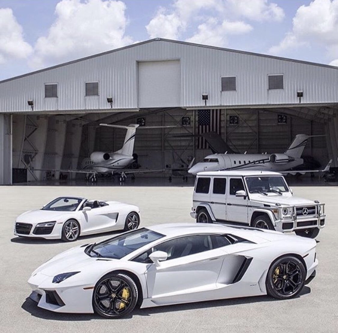 IDCoinOfficial's tweet photo. Which would you choose? 
#luxury #tothemoon #ICO
➖➖➖➖➖➖➖➖➖➖➖
👨🏽‍💻 Private Sale Launching Jan 30th
💻 https://t.co/qwX3hc5zNP
🐥 https://t.co/cn1NaIMHEq
📷 https://t.co/w8p5ZRAloR
➖➖➖➖➖➖➖➖➖➖➖ https://t.co/9mD3OxDOFn