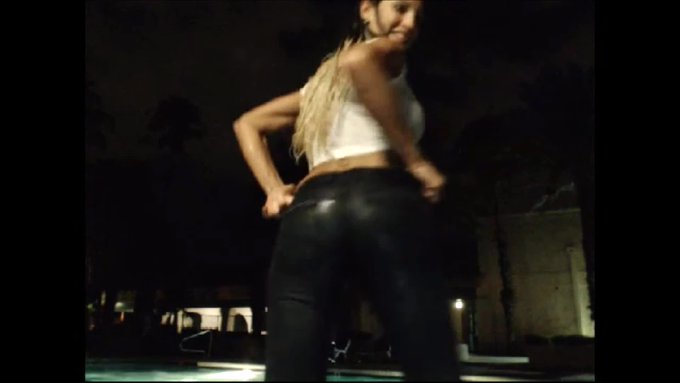 Just made a sale! POOL DIP TRESPASS LIVE SKYPE SHOW. Get yours here https://t.co/Zd7v86kDE3 @manyvids<a href="/tag/mvsales"class="tags"><span>#mvsales</span></a>