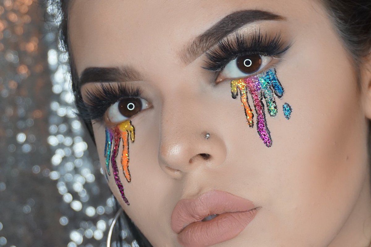 glitterix's tweet photo. ima stay in my zone, ima keep doin me. @THallMp3 #albuminspired #makeup https://t.co/dmn2HEvVzs