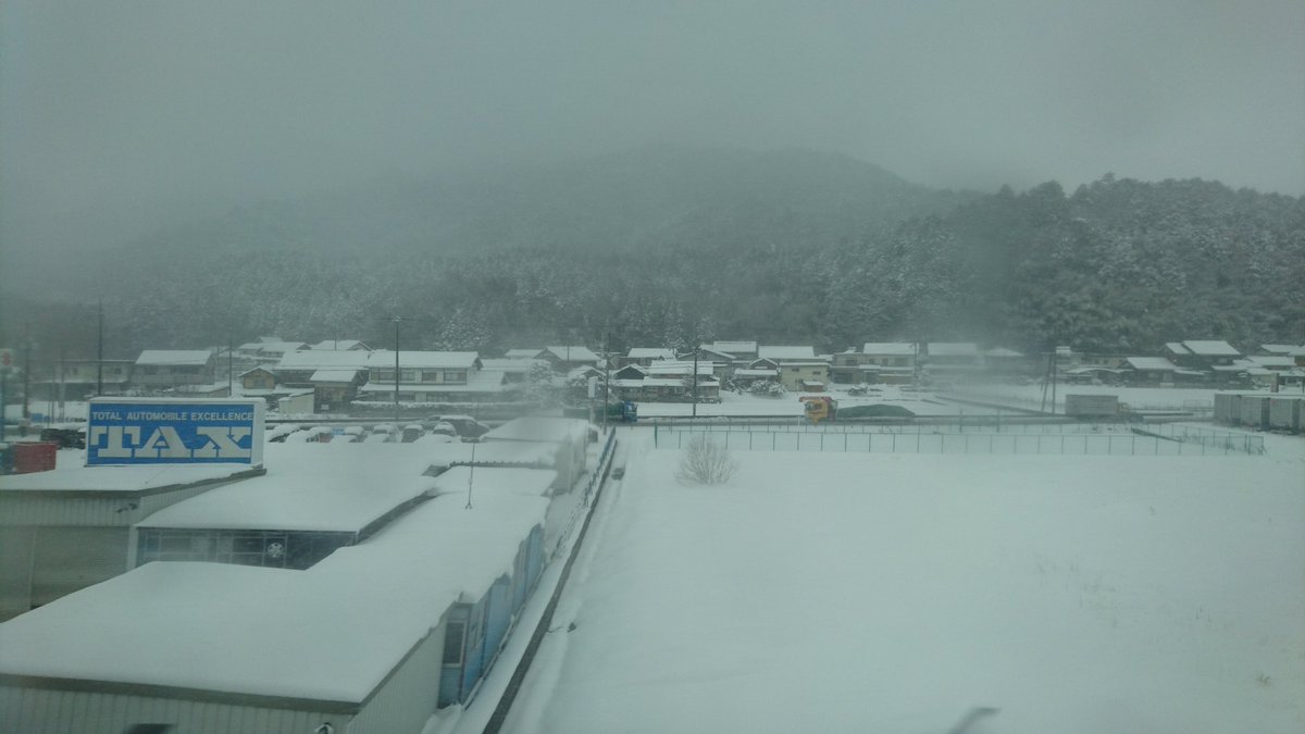 camejii's tweet photo. 関ヶ原@新幹線　なう
雪ヤバい

#新幹線　#新幹線遅延 https://t.co/cl3SvxIUdk
