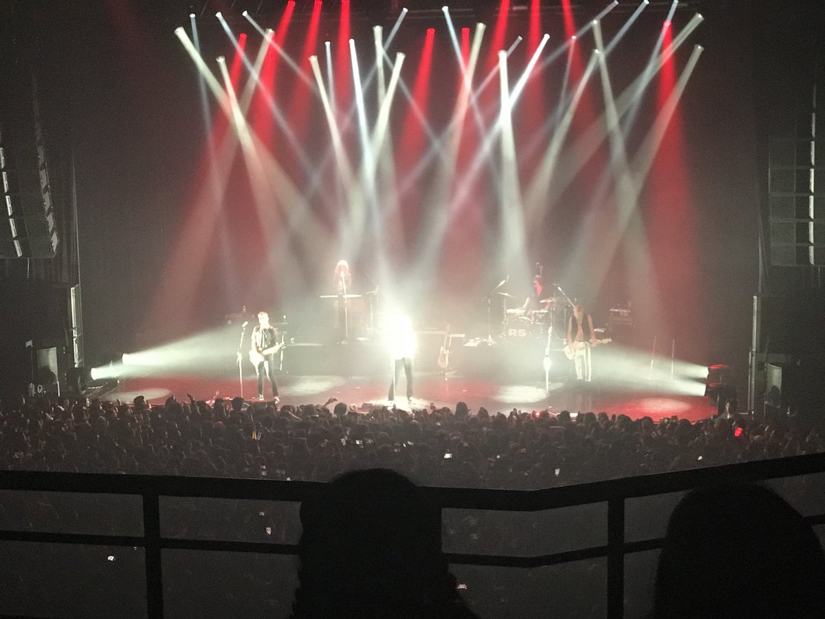 DJ_seA2017's tweet photo. 先日R5の来日公演へ行ってまいりました！！
音楽は国境を越える、、この瞬間を目の当たりにしました。 https://t.co/1hvPF1PIFg