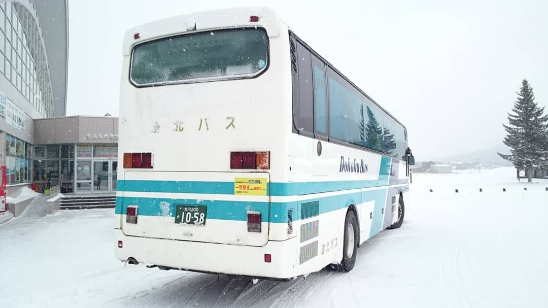 O Xrhsths ヒ デ Sto Twitter 本日 旭川から帯広行きの都市間バス 特急ノースライナー号 に乗車しています 旭川発の午前8時10分はほぼ満席でした 乗車した車両 シャーシ Ud 形式 Kl Ra552rbn 車体 西日本車体 製造年 04年 移籍年 16年 旭川0か1058 乗車区間