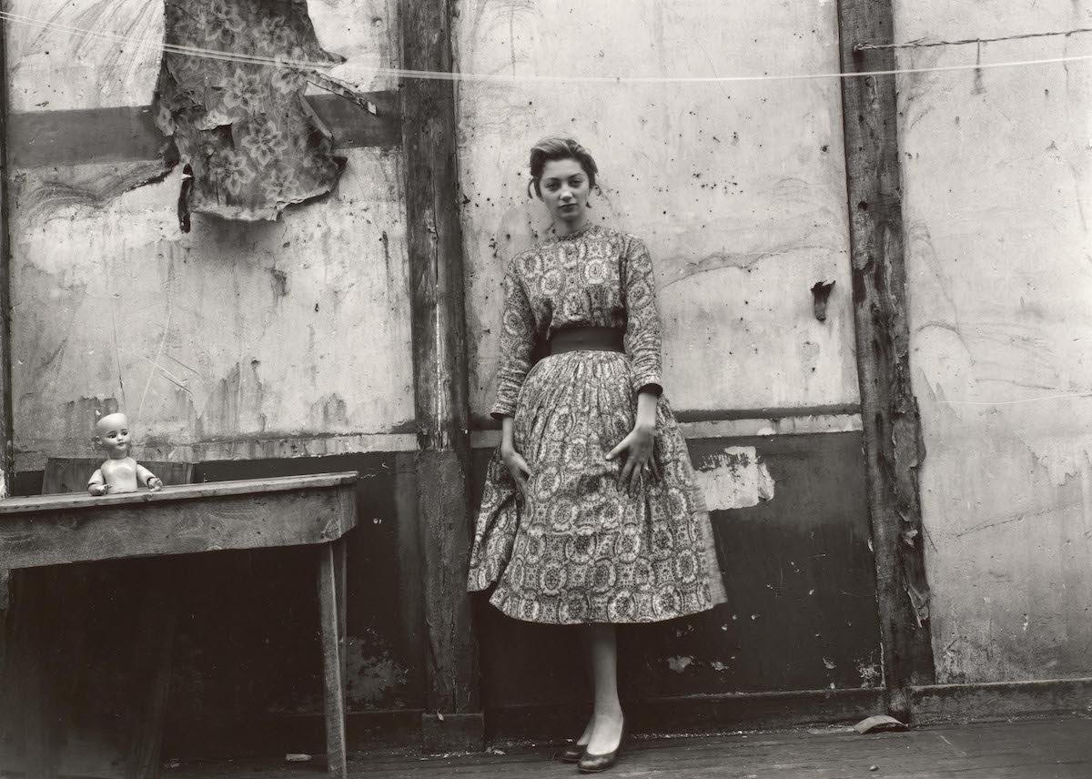 mymodernmet's tweet photo. Guy Bourdin’s early unpublished photos from the streets of 1950s Paris. https://t.co/ZNyrLSTC8S https://t.co/n75SRume4v