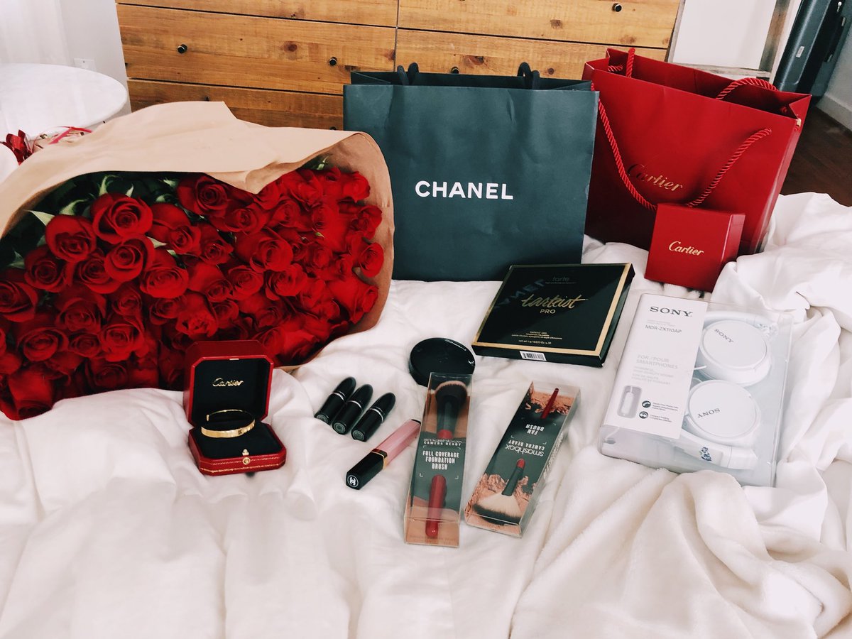 lifeaseva's tweet photo. Omg he really did it wtf 😵😵😍😍😍 https://t.co/nq4oogtSEX