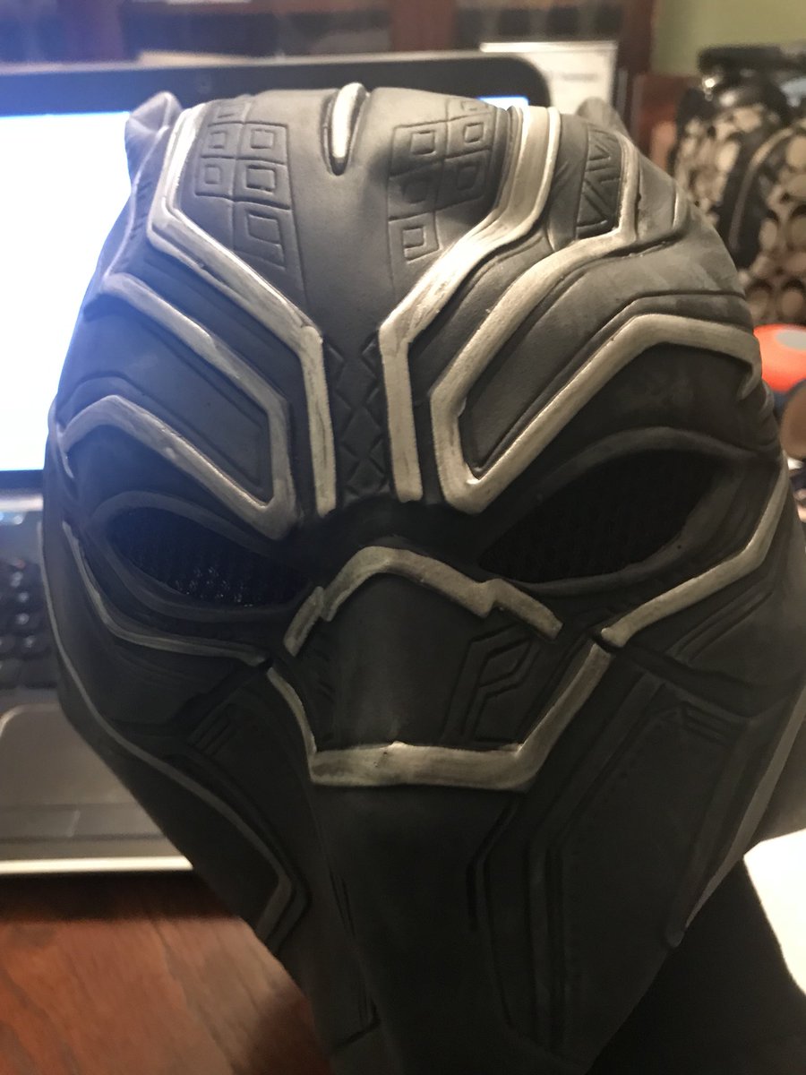 that206boy's tweet image. Who’s the real Black Panther 😎